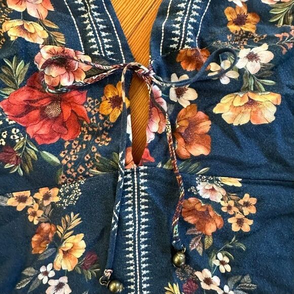 FARM Rio RARE Boho Floral Bell Sleeved Blouse Size M - Picture 4 of 6